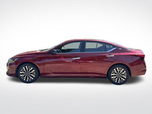 Used 2025 Nissan Altima 2.5 SV FWD image 6