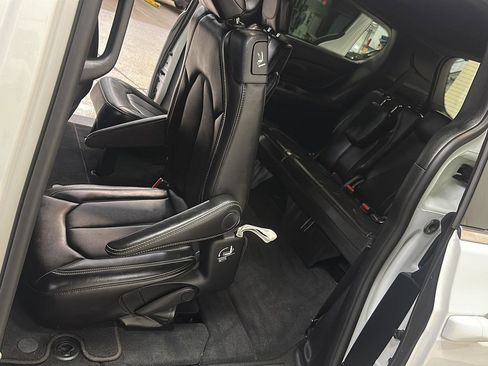 Used 2025 Chrysler Pacifica Select FWD image 22