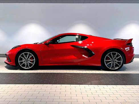 Used 2023 Chevrolet Corvette Stingray Preferred Cpe w/ Z51 Performance Package image 2