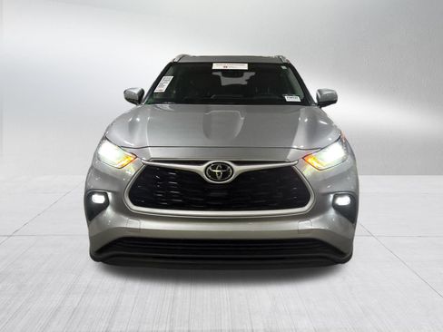 Used 2025 Toyota Highlander XLE AWD/4WD image 2