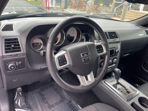 Used 2014 Dodge Challenger R/T image 10