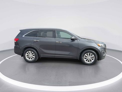 Used 2017 Kia Sorento LX w/ LX Convenience Package image 9