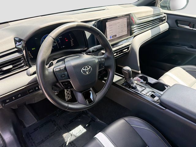 Used 2025 Toyota Camry SE FWD image 9