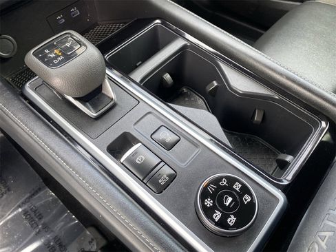 Used 2022 Nissan Pathfinder SL w/ Lighting Package (N92) image 28