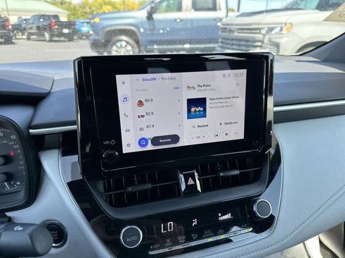 Used 2023 Toyota Corolla SE w/ Carpet Mat Package (TMS) image 16