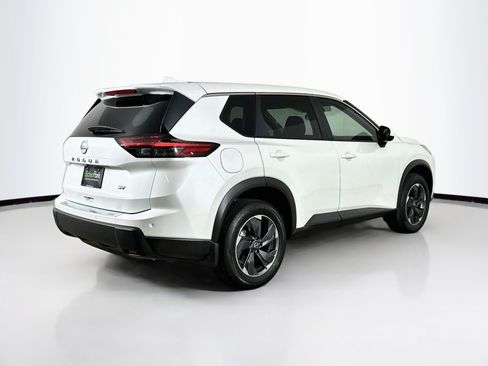 Used 2024 Nissan Rogue SV FWD image 9