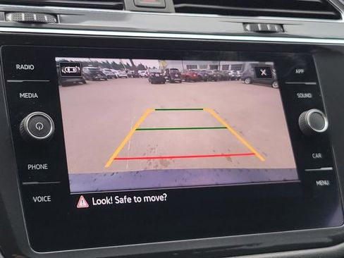 Used 2021 Volkswagen Tiguan SE image 35