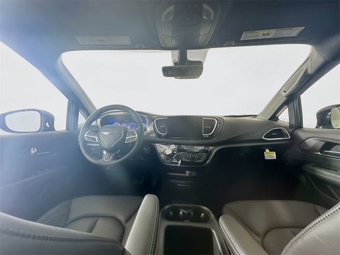 New 2026 Chrysler Voyager LX image 9