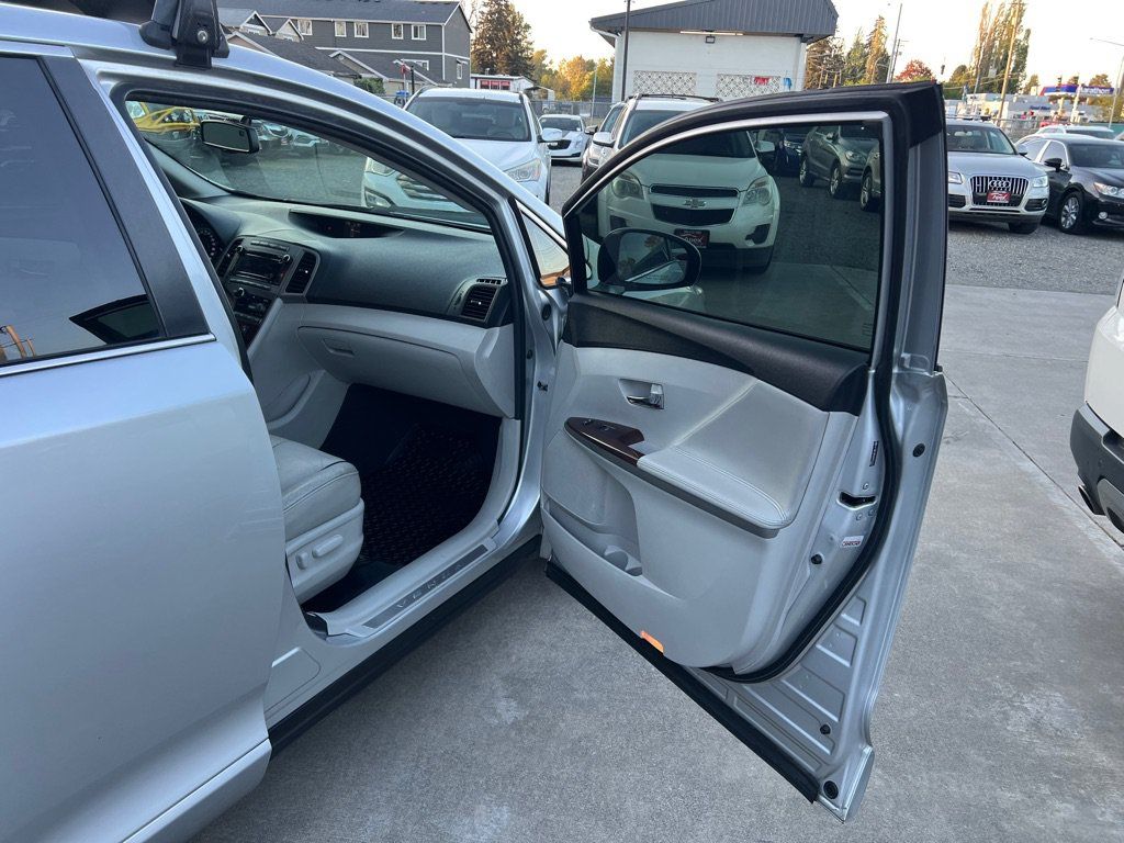 Used 2011 Toyota Venza AWD w/ Comfort Pkg image 16
