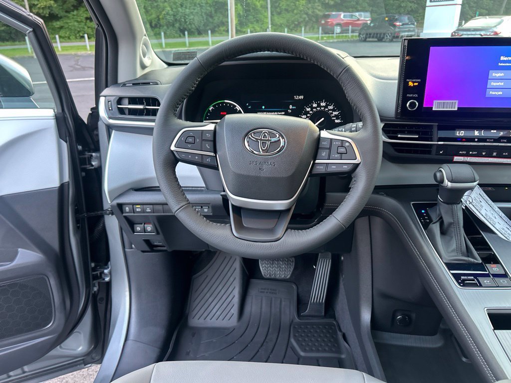 New 2026 Toyota Sienna XLE AWD/4WD image 13