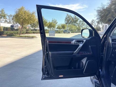 Used 2017 Lexus GX 460 image 23