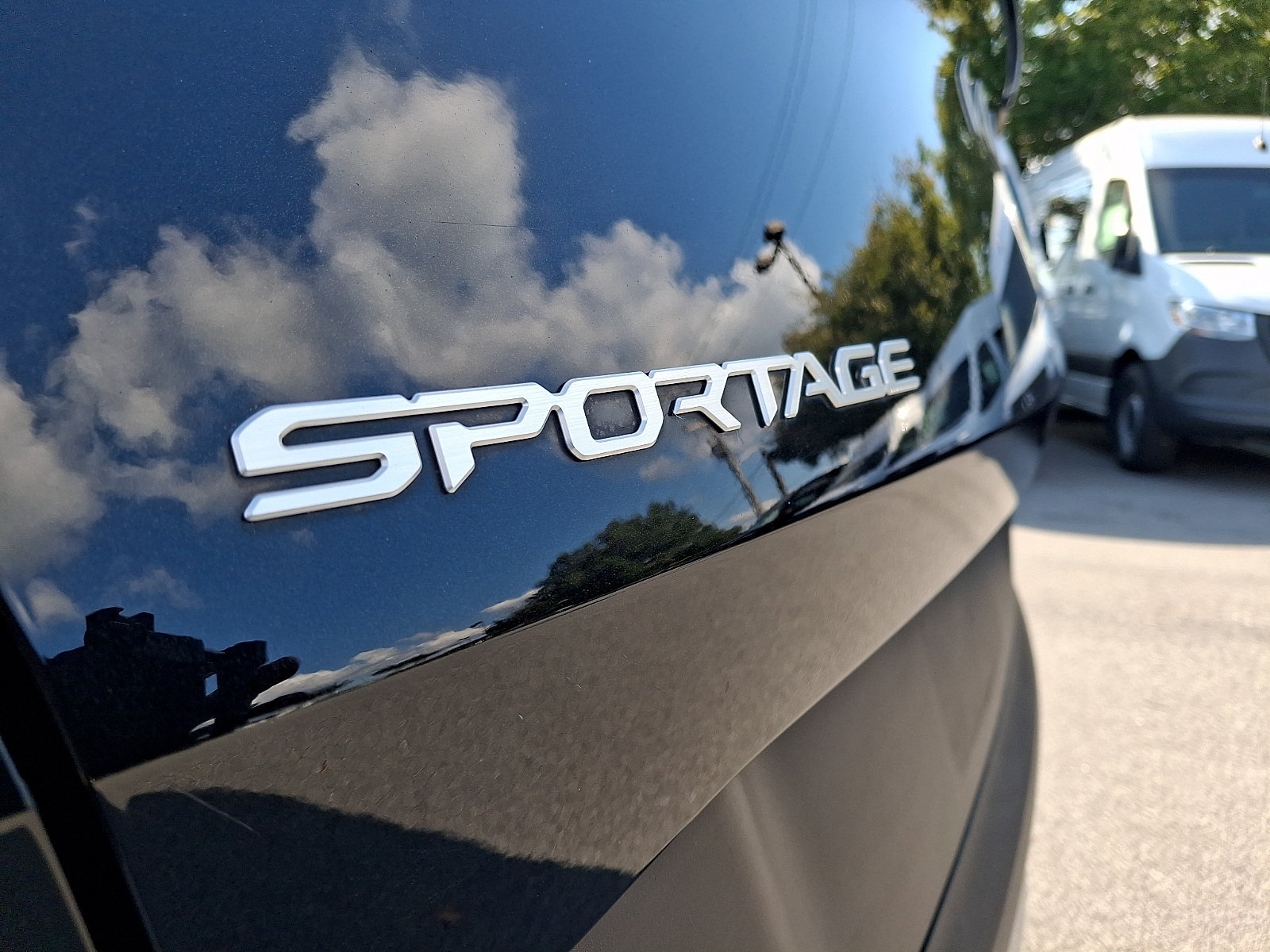 Used 2024 Kia Sportage LX FWD image 32