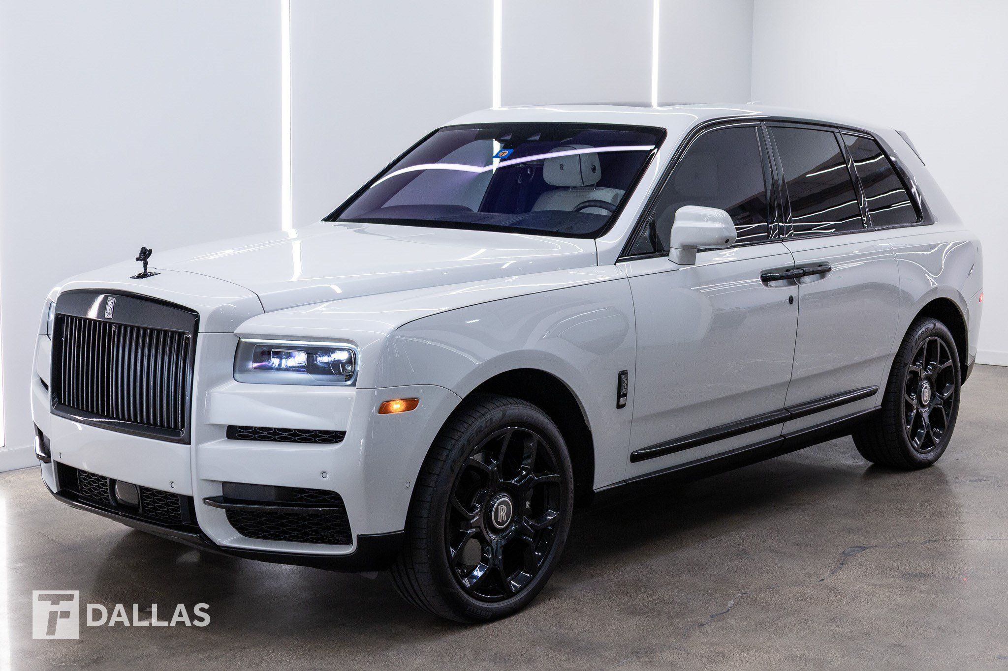 Used 2019 Rolls-Royce Cullinan AWD/4WD image 2
