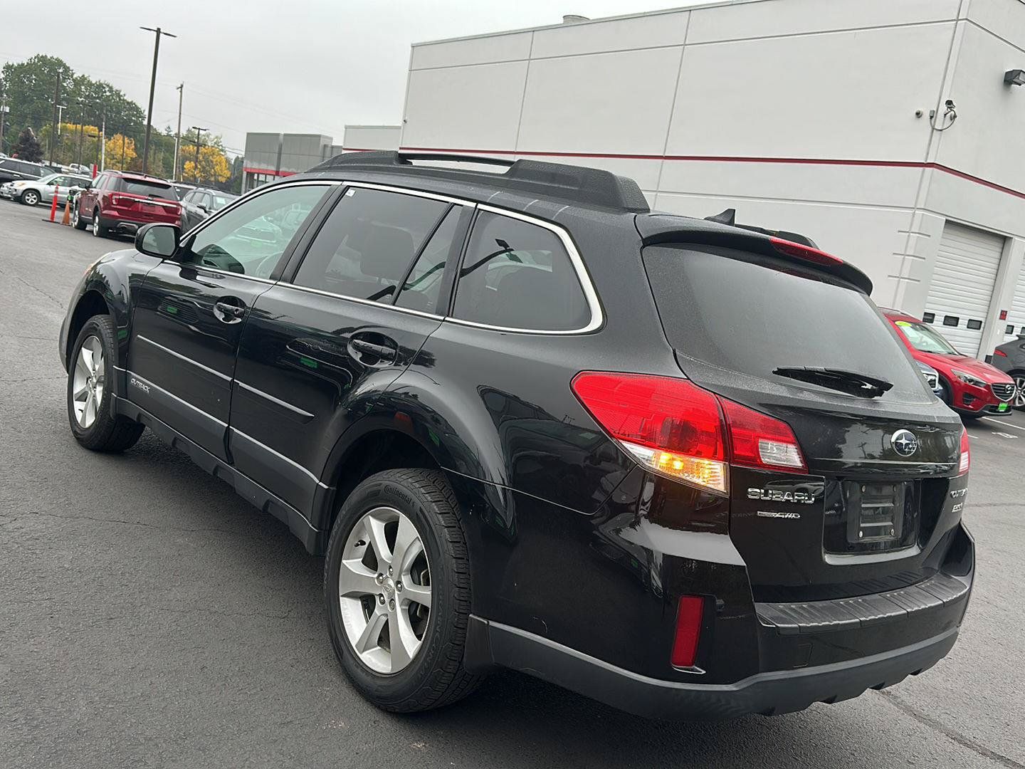 Used 2014 Subaru Outback 2.5i Limited w/ Moonroof Package AWD/4WD image 2