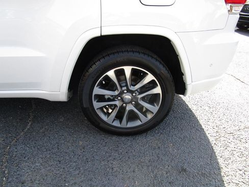 Used 2018 Jeep Grand Cherokee Overland image 21