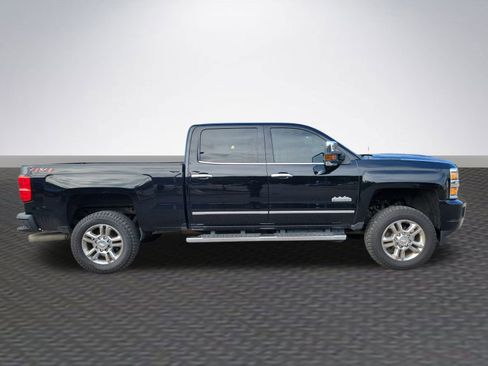 Used 2019 Chevrolet Silverado 2500 High Country w/ Duramax Plus Package image 4