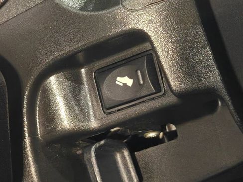 Used 2020 RAM 2500 Laramie AWD/4WD image 12