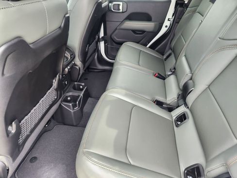 New 2026 Jeep Gladiator Mojave image 24