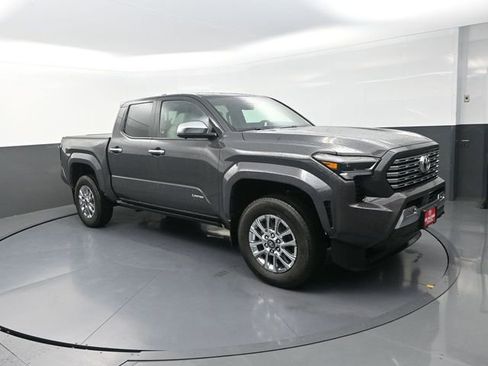 Used 2024 Toyota Tacoma Limited w/ Limited Package (LT) AWD/4WD image 10