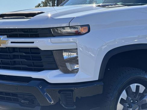 Used 2026 Chevrolet Silverado 2500 Custom w/ Custom Value Package image 6
