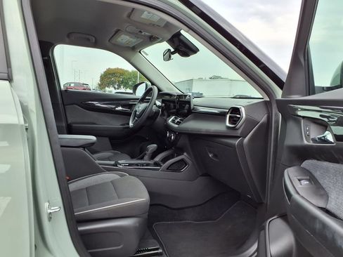 Used 2025 Chevrolet TrailBlazer LT AWD/4WD image 23