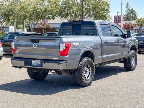 Used 2019 Nissan Titan PRO-4X w/ Pro-4x Convenience Package AWD/4WD image 4