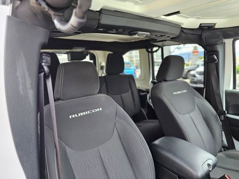 Used 2017 Jeep Wrangler Unlimited Rubicon w/ Connectivity Group AWD/4WD image 27