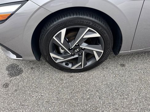 Used 2025 Hyundai Elantra Sport image 11