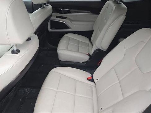 Used 2022 Kia Telluride EX w/ EX Premium Package image 14