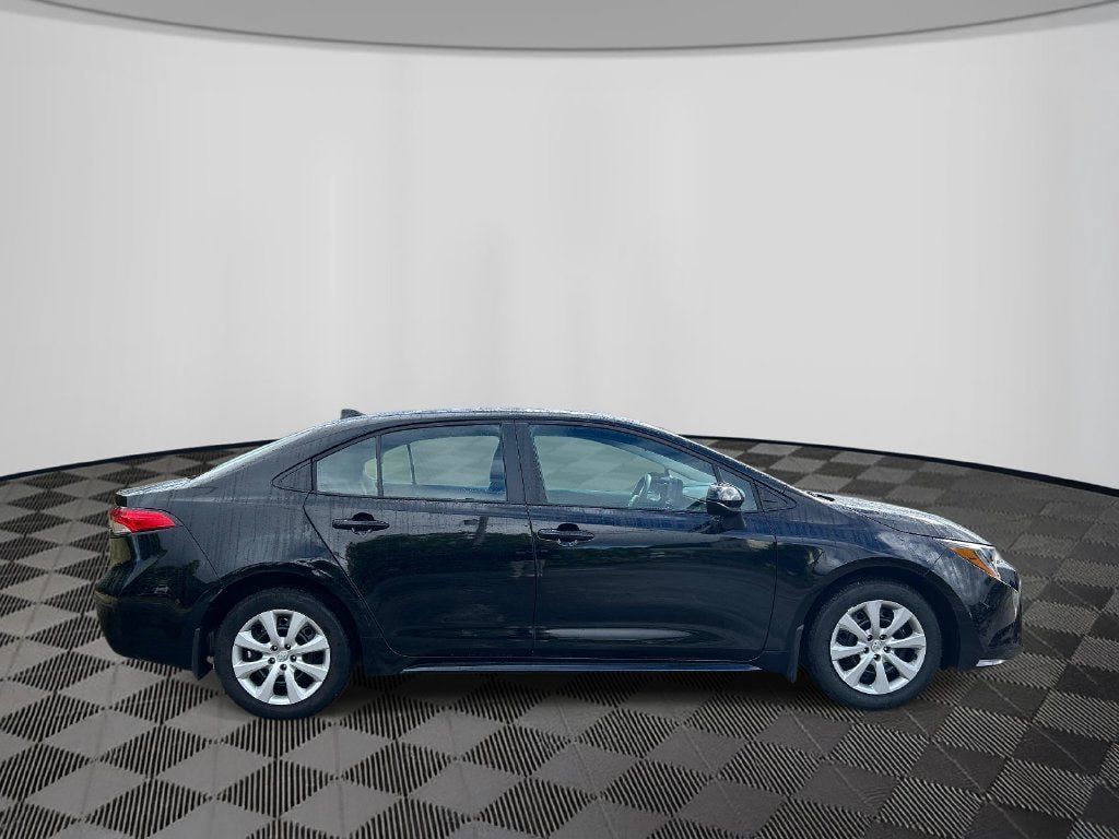 Used 2025 Toyota Corolla LE FWD image 6