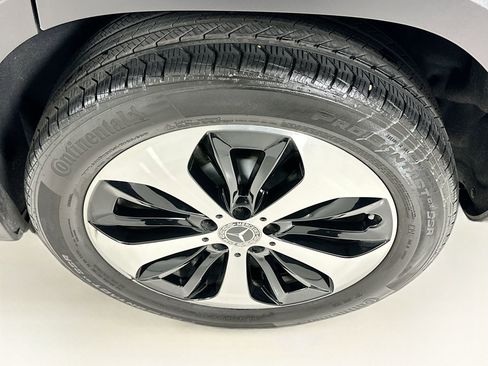 Certified 2025 Mercedes-Benz GLB 250 image 32