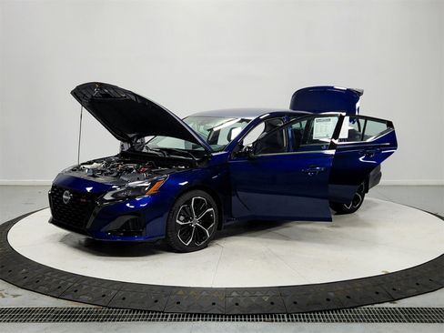 Used 2023 Nissan Altima 2.5 SR image 13