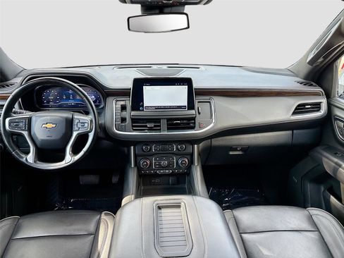 Used 2023 Chevrolet Suburban Premier image 23