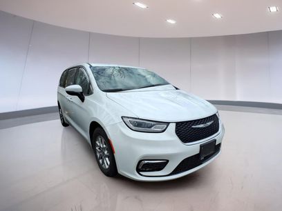 Used 2023 Chrysler Pacifica Touring-L