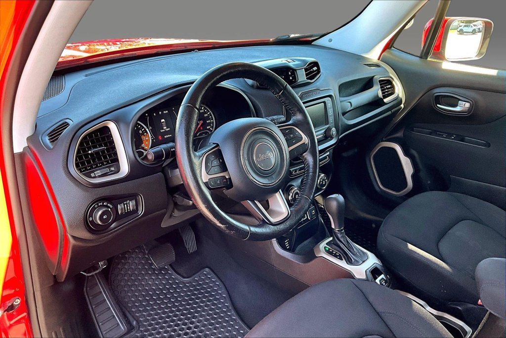 Used 2017 Jeep Renegade Latitude w/ Cold Weather Group AWD/4WD image 7