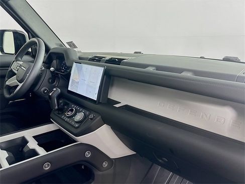 Used 2025 Land Rover Defender 110 S image 29