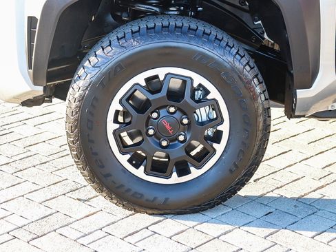 Used 2025 Toyota Tacoma TRD Off-Road image 13