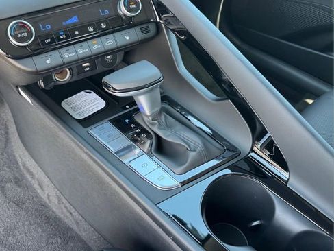 New 2026 Hyundai Elantra Limited FWD image 26