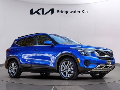 Used 2023 Kia Seltos S image 2