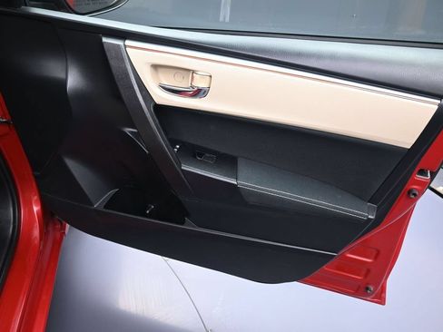 Used 2015 Toyota Corolla LE FWD image 32