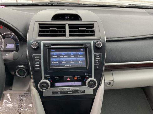 Used 2014 Toyota Camry XLE image 21