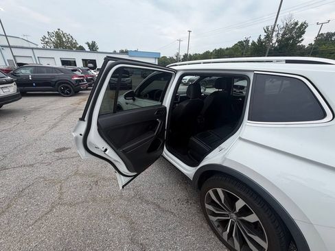 Used 2019 Volkswagen Tiguan SEL Premium R-Line AWD/4WD image 11