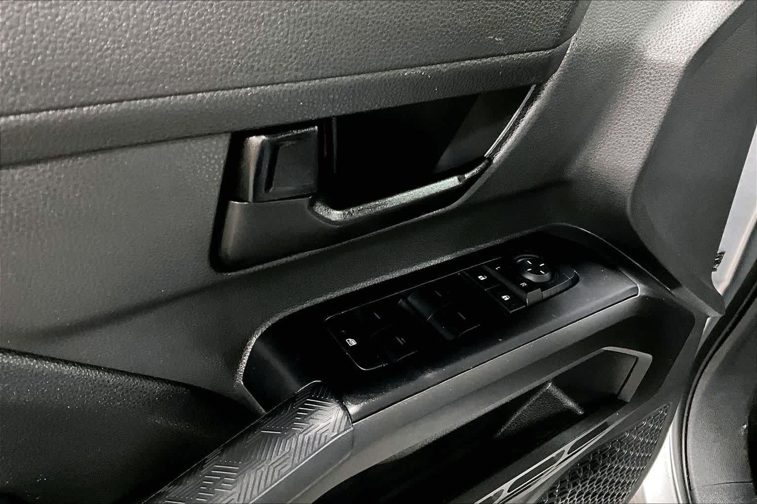 Certified 2025 Toyota Tacoma SR5 AWD/4WD image 31