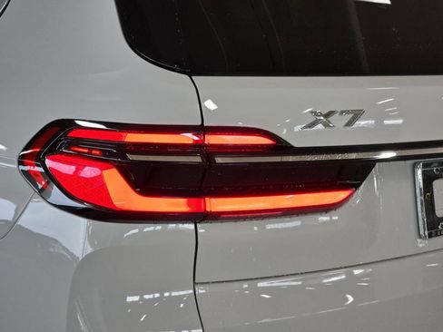 Used 2026 BMW X7 xDrive40i w/ Premium Package AWD/4WD image 25