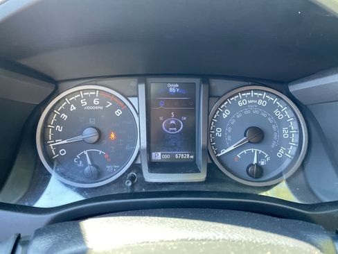 Used 2021 Toyota Tacoma TRD Sport w/ TRD Premium Sport Package AWD/4WD image 27