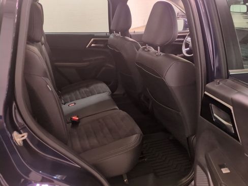 Used 2023 Mitsubishi Outlander SE AWD/4WD image 11