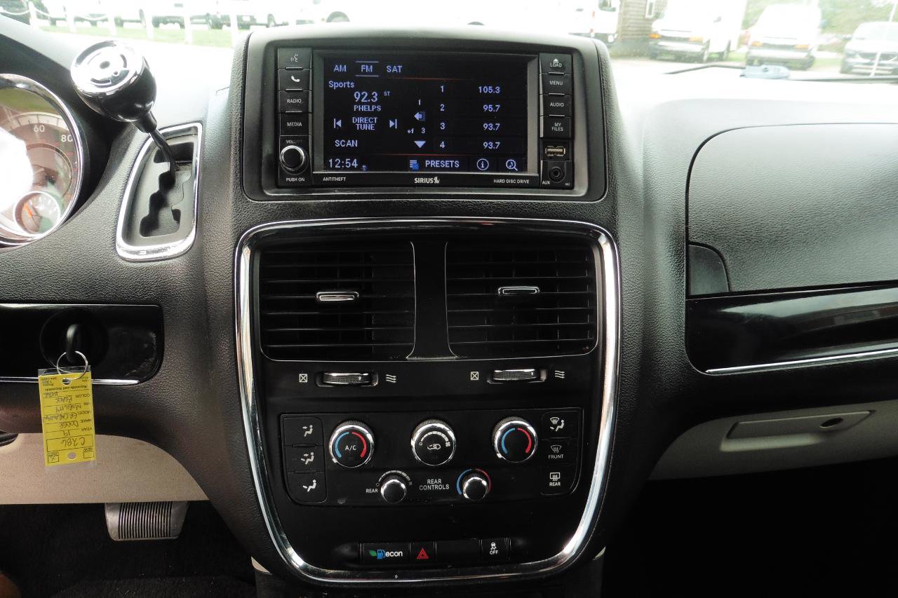 Used 2019 Dodge Grand Caravan SXT FWD image 9