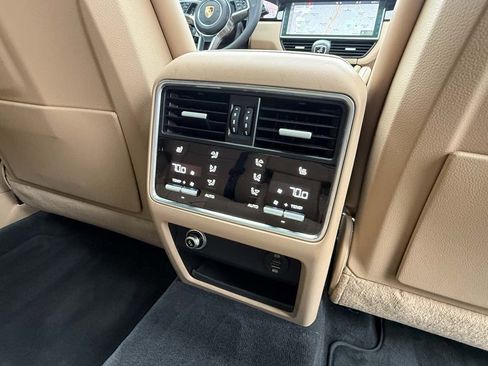 Used 2019 Porsche Cayenne image 26