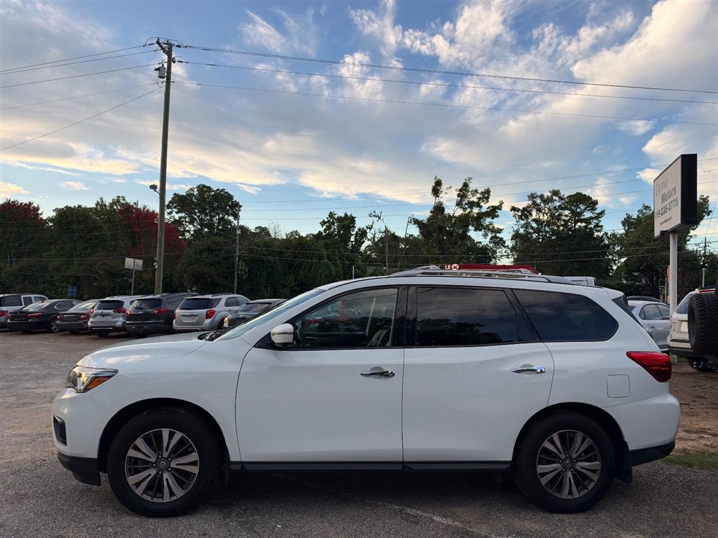 Used 2017 Nissan Pathfinder SL w/ SL Premium Package AWD/4WD image 4