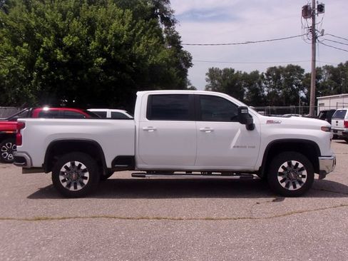 Used 2024 Chevrolet Silverado 2500 LT w/ All Star Edition AWD/4WD image 8